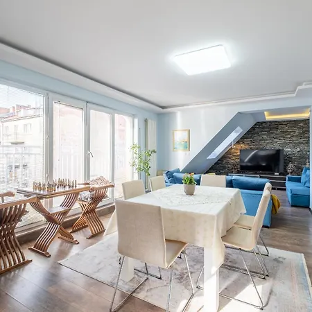 Marvellous / Roof Terrace / 2bdr / 2bth 索菲亞