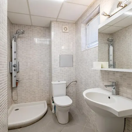 شقة Marvellous / Roof Terrace / 2bdr / 2bth *